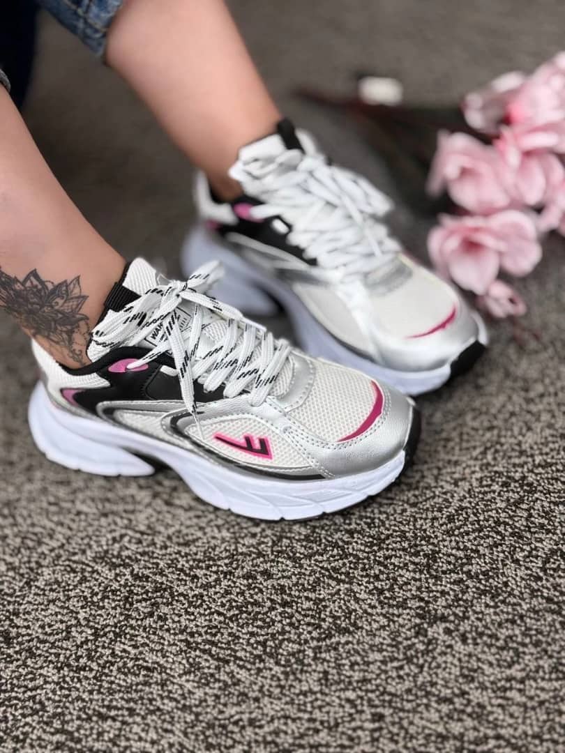 کتونی بالنسیگاه زنانه